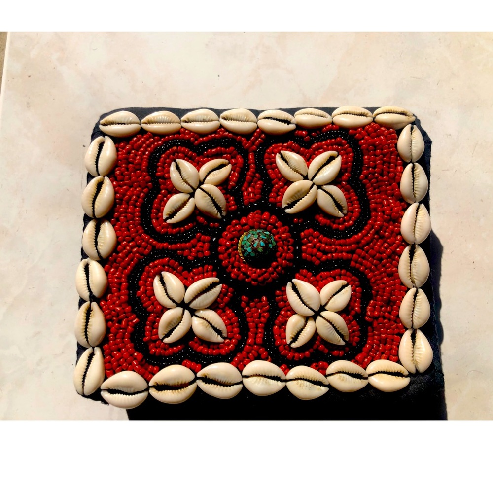 Vintage Shell Crossbody Purse